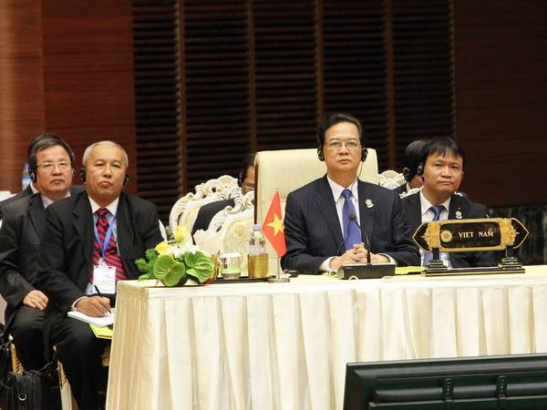 Thủ tướng: Cần có tầm nhìn dài hạn trong phát triển ở Đông Á ảnh 1