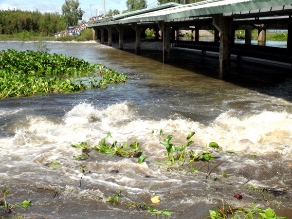 An Giang thông báo về việc vận hành xả lũ đập Tha La và Trà Sư ảnh 1