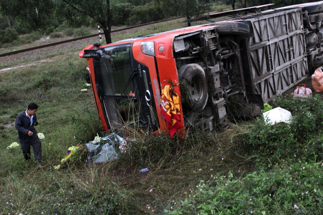 Hà Nam: Lật xe khách trên Quốc lộ 21B làm 7 người bị thương ảnh 1