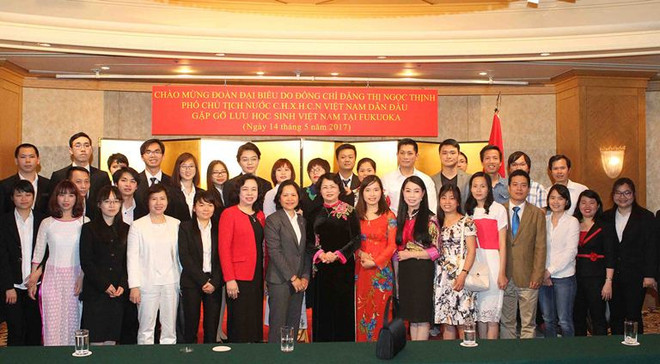 Phó Chủ tịch nước gặp gỡ lưu học sinh Việt Nam tại Fukuoka ảnh 1