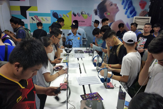 [Photo] Giới trẻ xếp hàng trải nghiệm công nghệ đỉnh cao của Sony ảnh 8