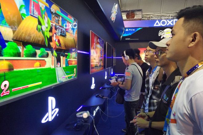 [Photo] Giới trẻ xếp hàng trải nghiệm công nghệ đỉnh cao của Sony ảnh 4