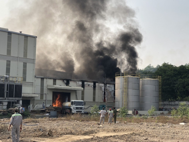 Bình Phước: Cháy kho hóa chất trong khu công nghiệp Nam Đồng Phú ảnh 1