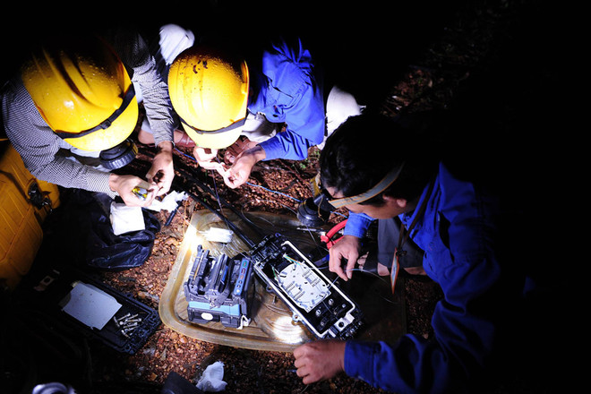 Nhà mạng ráo riết bảo đảm thông tin liên lạc trước cơn bão số 10 ảnh 1