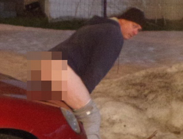 Cảnh sát săn lùng người đàn ông bệnh hoạn chuyên “đi bậy” lên ôtô ảnh 1