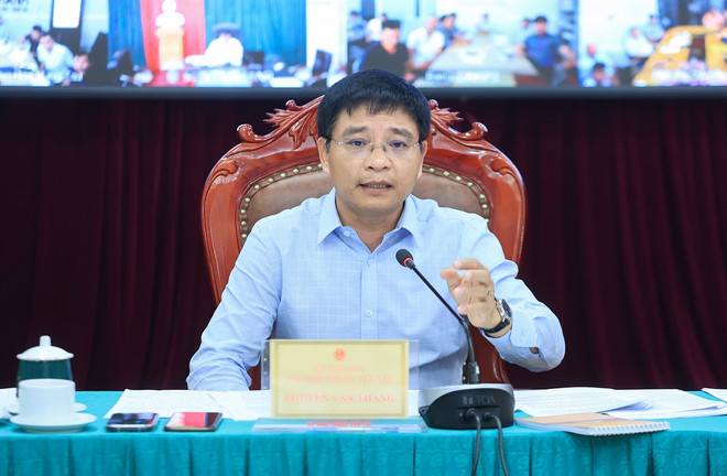 Bộ trưởng Bộ Giao thông Vận tải Nguyễn Văn Thắng chỉ đạo tại cuộc họp kiểm điểm tình hình thực hiện các dự án trọng điểm vào sáng 23/4. (Ảnh: PV/Vietnam+) bo truong Nguyen Van Thang.JPG