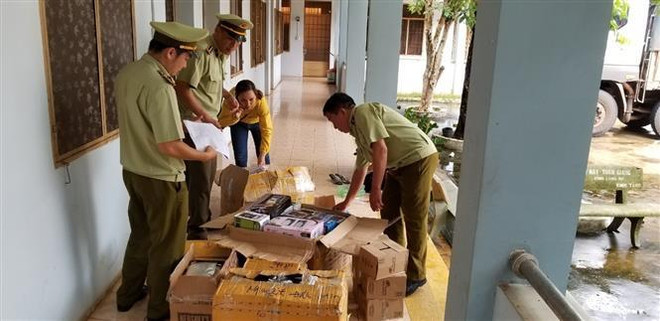 Bắt giữ xe tải chở mỹ phẩm trôi nổi đi tiêu thụ ở tỉnh Đắk Nông ảnh 1