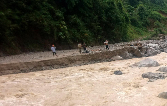 Sơn La: Mưa lũ gây ách tắc giao thông, vùi lấp nhiều hoa màu, tài sản ảnh 1