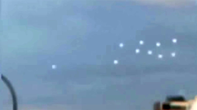 [Video] 10 UFO bí ẩn bất ngờ xuất hiện trên bầu trời Nhật Bản ảnh 1