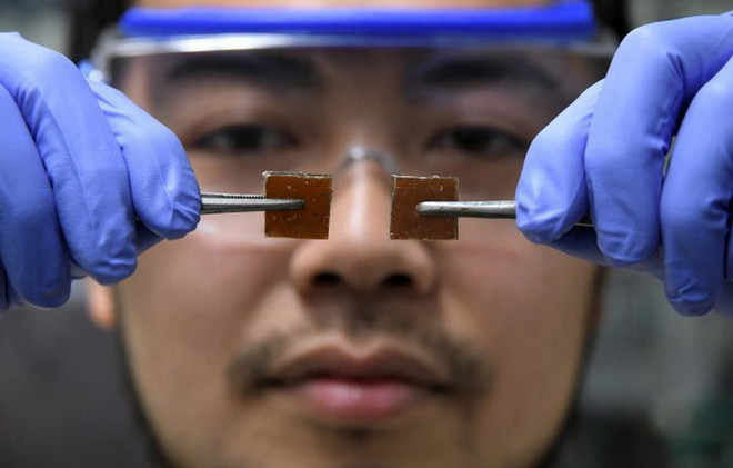 'Gương vỡ lại lành' - Phát hiện đột phá của nhà khoa học Nhật Bản ảnh 1