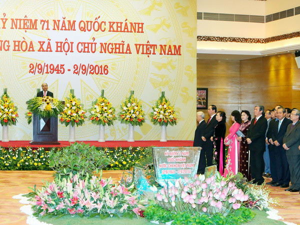 Thủ tướng chủ trì tiệc chiêu đãi quốc tế nhân dịp Quốc khánh ảnh 1