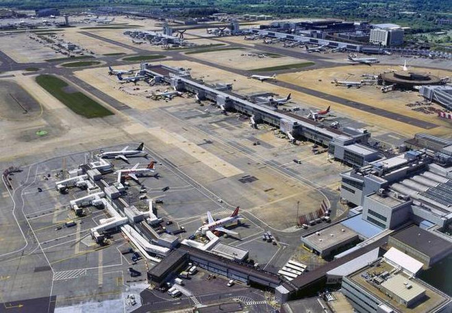 Hãng EasyJet mua lại các suất đặt chỗ sân bay của Thomas Cook ảnh 1