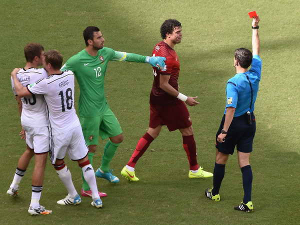 Pepe đứng trước án treo giò 3 trận do nhận thẻ đỏ trực tiếp ảnh 1