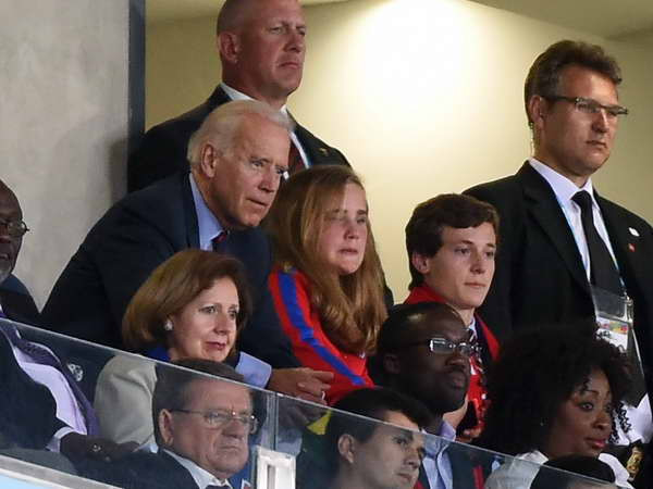 Phó Tổng thống Mỹ Joe Biden xem "hụt" bàn thắng của Dempsey ảnh 1