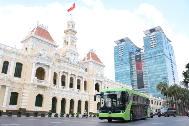 Xe buýt điện chạy thử tại Thành phố Hồ Chí Minh tháng 12/2021. (Ảnh: Tiến Lực/TTXVN) TP Hồ Chí Minh thí điểm 5 tuyến xe buýt điện trong quý 1 năm 2022 ảnh 1