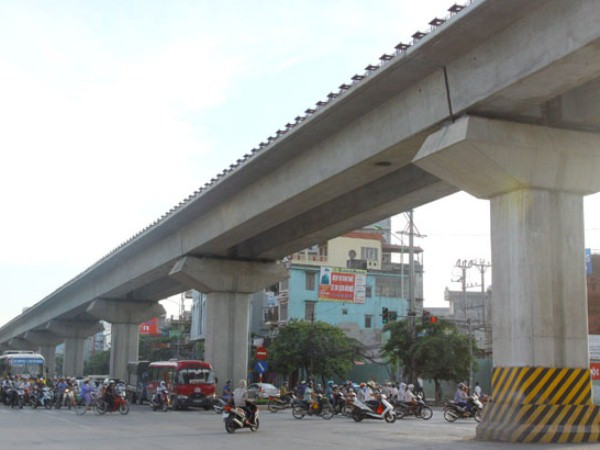 Đoạn công trình đường sắt Cát Linh-Hà Đông tại khu vực quận Hà Đông. (Ảnh: Thế Duyệt/TTXVN) Đường sắt trên cao: Tổng thầu Trung Quốc hứa rồi không làm ảnh 2