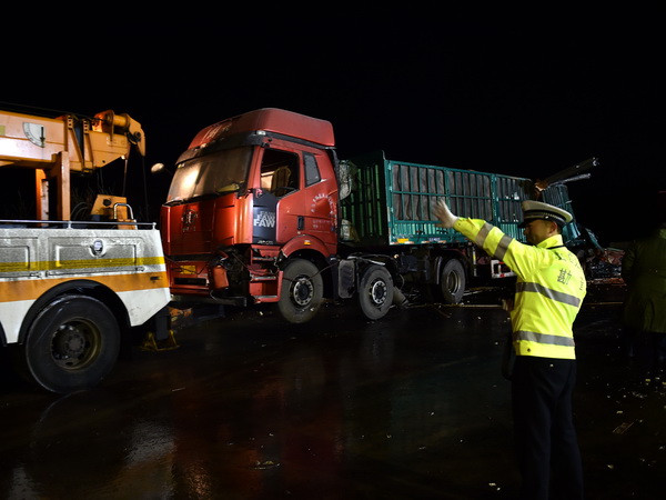 Trung Quốc: Tai nạn xe liên hoàn, hơn 50 người thương vong ảnh 1