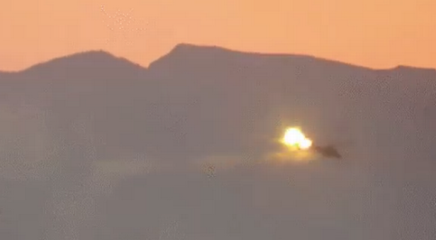 [Video] Hình ảnh gây sốc khi trực thăng Nga bị IS bắn hạ ảnh 1