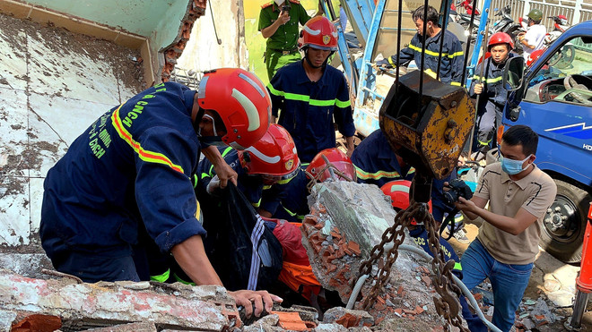 TP Hồ Chí Minh: Sập tường khi đập dỡ nhà cũ, 1 người tử vong ảnh 1