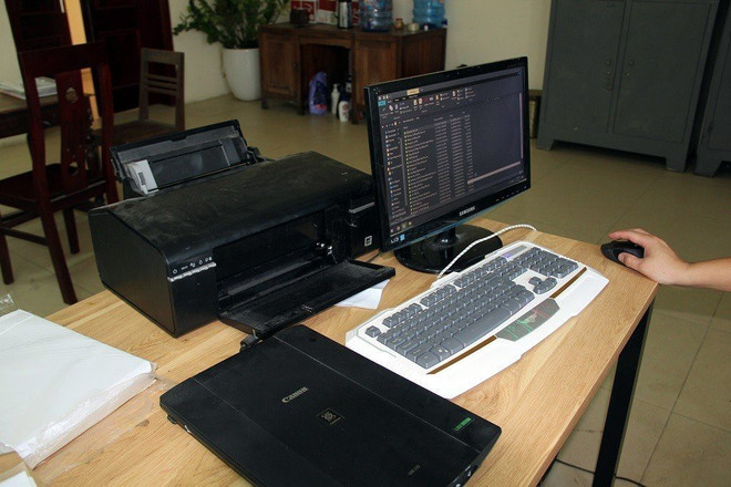 Bắt giữ 3 đối tượng làm giả con dấu, tài liệu số lượng lớn ở Nghệ An ảnh 2