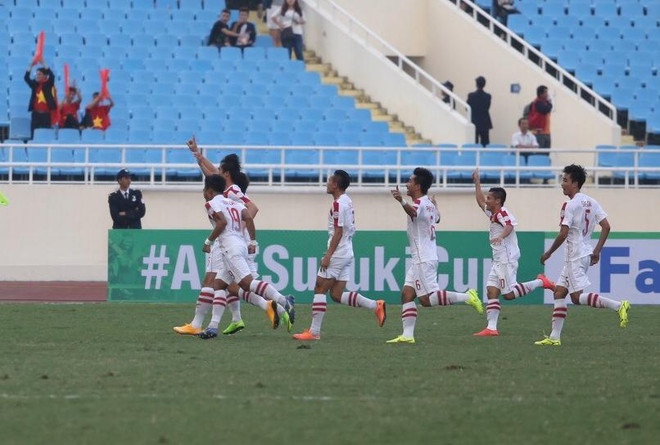 [Video] Lào thua ngược Philippines trong ngày ra quân AFF Cup ảnh 1