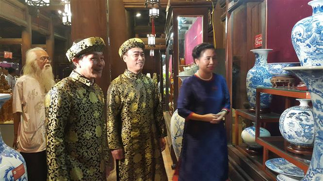 Trưng bày sắc gốm Bát Tràng tại di tích Văn Miếu-Quốc Tử Giám ảnh 1