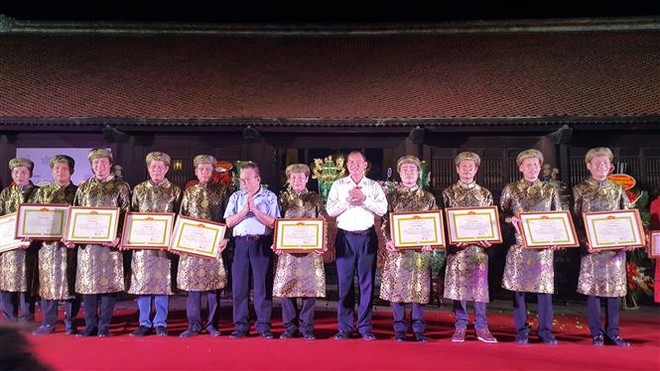 Trưng bày sắc gốm Bát Tràng tại di tích Văn Miếu-Quốc Tử Giám ảnh 2