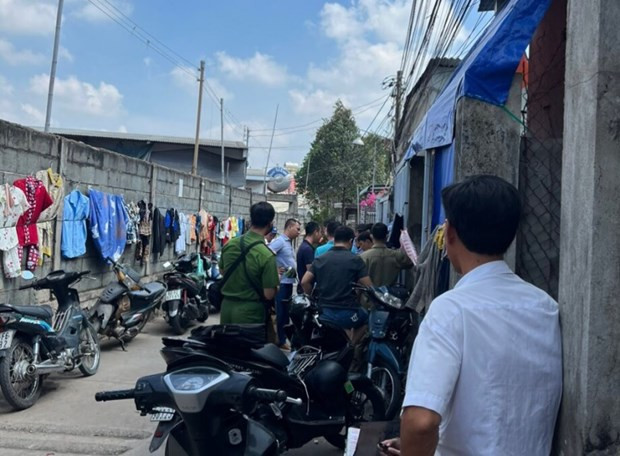 Công an phong tỏa nơi xảy ra vụ việc. (Nguồn: Báo Công an Nhân dân) Đồng Nai: Hai mẹ con trong vụ phóng hỏa nhầm phòng trọ đã tử vong ảnh 1
