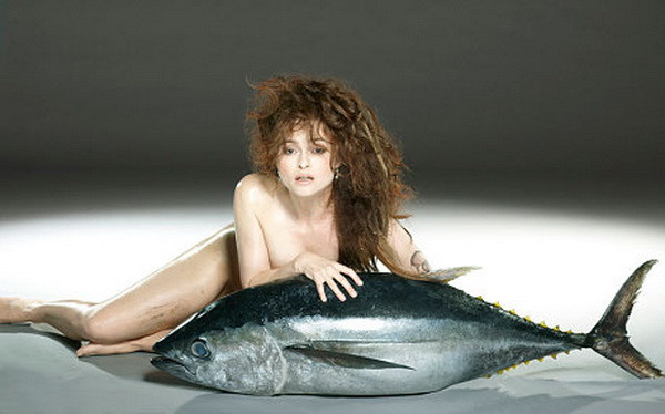 Diễn viên xinh đẹp chụp ảnh khỏa thân với cá ngừ để gây quỹ ảnh 1