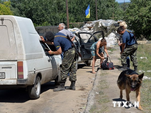 Ukraine yêu cầu phe ly khai mở "hành lang nhân đạo" cho dân thường ảnh 1