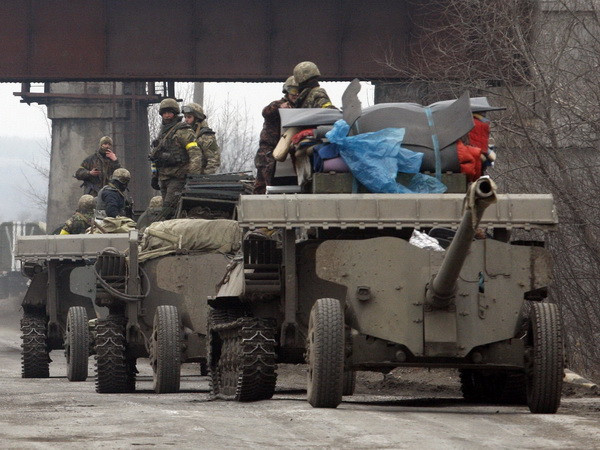 Quân ly khai Donetsk tuyên bố rút pháo hạng nặng khỏi tiền tuyến ảnh 1