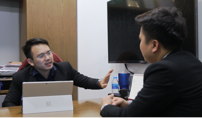 Ông Nguyễn Quốc Anh, Phó Tổng Giám đốc Batdongsan.com.vn chia sẻ với phóng viên Báo Điện tử VietnamPlus. (Ảnh: Hùng Võ/Vietnam+) Cơ hội nào giúp thị trường bất động sản vượt qua “cú sốc” COVID-19? ảnh 4