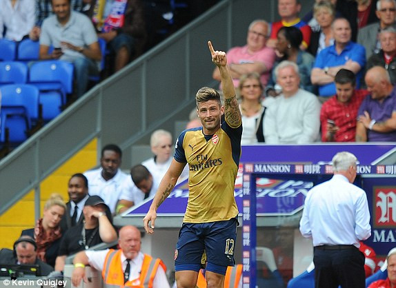 Giroud lập siêu phẩm, Arsenal nhọc nhằn đánh bại Crystal Palace ảnh 1