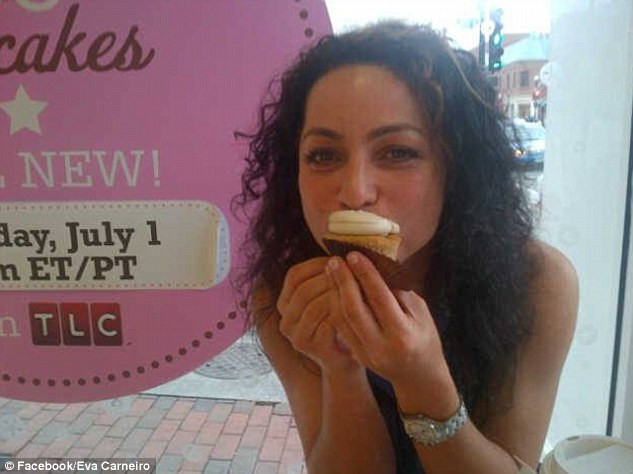 Tiết lộ sốc: Bác sỹ xinh đẹp của Chelsea Eva Carneiro "cuồng sex" ảnh 1