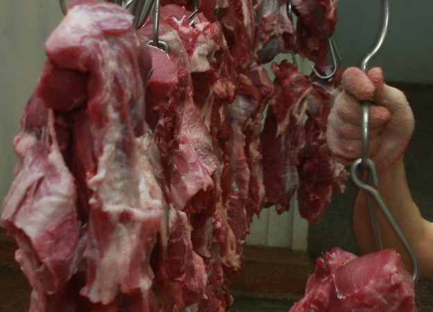 Tin bịa đặt "thịt lợn có sâu" khiến người chăn nuôi Lào Cai khốn đốn ảnh 1