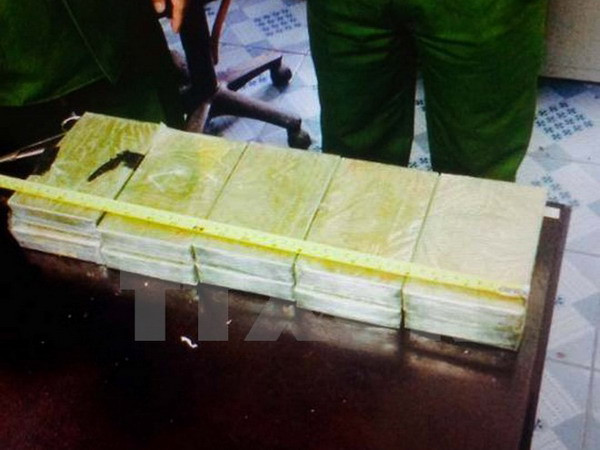 Khen thưởng vụ triệt phá vận chuyển 227 bánh heroin ở Lào Cai ảnh 1