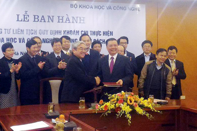 Lời giải bài toán khoán sản phẩm cuối cùng cho nhà khoa học ảnh 1