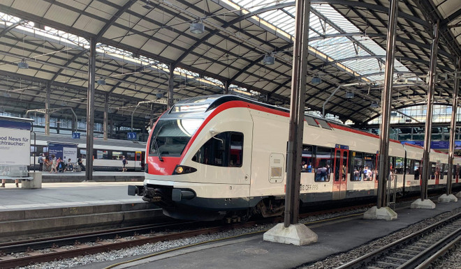 Khoảng 43,69 triệu USD cho mỗi kilomet đường sắt tốc độ cao Bắc-Nam với vận tốc 350km/h. (Ảnh: PV/Vietnam+) vnp_tau toc do cao bac-nam.jpeg