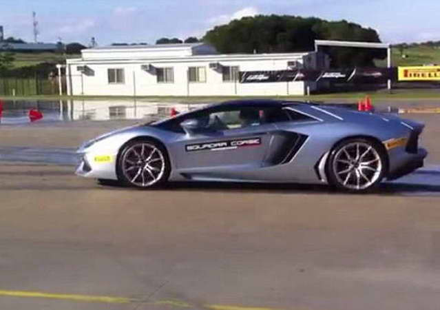 Lamborghini Aventador bốc cháy ngay trong buổi chạy thử ảnh 1
