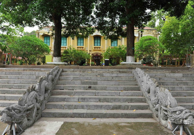 Phát hiện thêm nhiều dấu tích kiến trúc quy mô lớn ở Hoàng thành ảnh 1