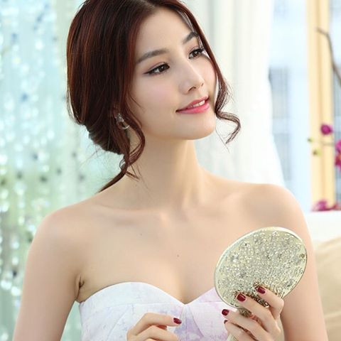 Đuôi ngựa buộc thấp Kiểu tóc sao Việt gắn bó trung thành nhất ảnh 8