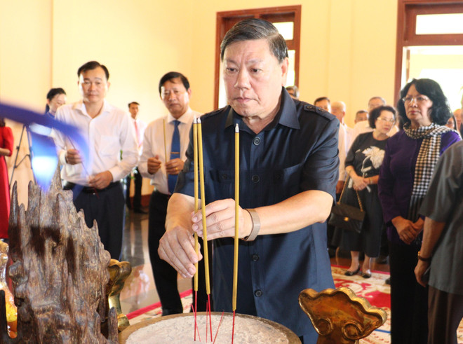 Dâng hương tưởng niệm 15 năm ngày mất Thủ tướng Võ Văn Kiệt ảnh 2