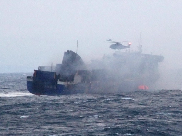 Phà Norman Atlantic cập cảng Italy, tìm thấy hộp đen ảnh 1