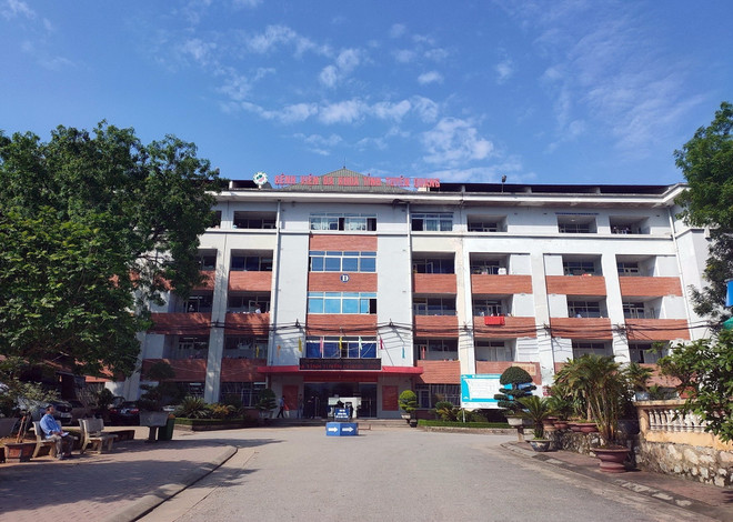 Toàn cảnh Bệnh viện Đa khoa tỉnh Tuyên Quang. (Ảnh: Vũ Quang Đán/TTXVN) Giả mạo giấy tờ của bệnh viện để lừa đảo, quyên góp tiền chữa bệnh ảnh 1