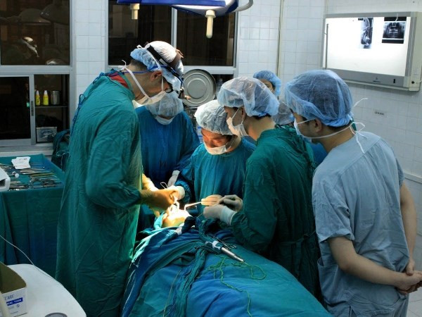 Nhiều trẻ bị biến dạng hàm mặt do tai nạn thương tích dịp Tết ảnh 1