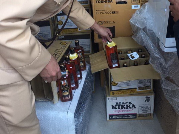 Liên tiếp phát hiện các vụ vận chuyển rượu ngoại không rõ nguồn gốc ảnh 1