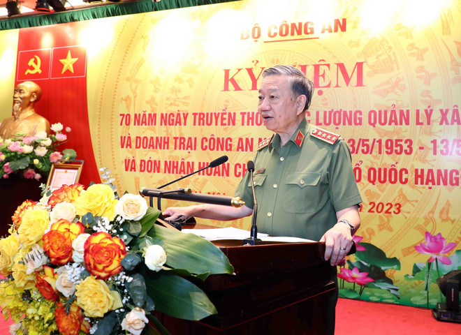 Bộ trưởng Bộ Công an Tô Lâm phát biểu. (Ảnh: Phạm Kiên/TTXVN) 70 Ngày Truyền thống Lực lượng Quản lý Xây dựng và Doanh trại CAND ảnh 2