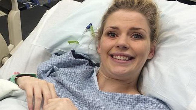 Một bà mẹ người Mỹ sinh bốn cực kỳ hiếm gặp trên thế giới ảnh 2