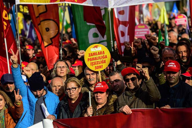 Hàng nghìn người biểu tình phản đối giá cả leo thang tại Thổ Nhĩ Kỳ ảnh 1