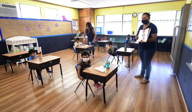 Mỹ: Giáo viên ở bang Arizona phản đối dạy trực tiếp do dịch COVID-19 ảnh 1